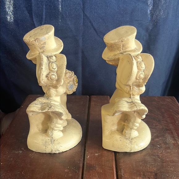 Vintage Cream Bookends with Figurines - Picture 5 of 9